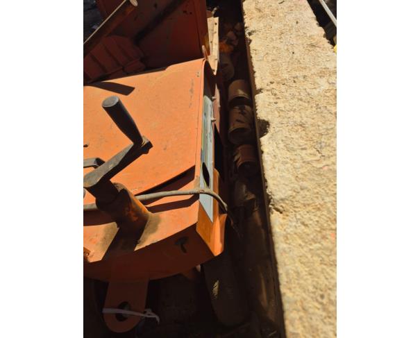 Foto de LOTE CONTENDO MÁQUINA DE MEIO-FIO (PAVIMENTAÇÃO/ACABAMENTO DE CONCRETO), MODELO IMB 900 G ECONOMIC, NO ESTADO EM QUE SE ENCONTRA.