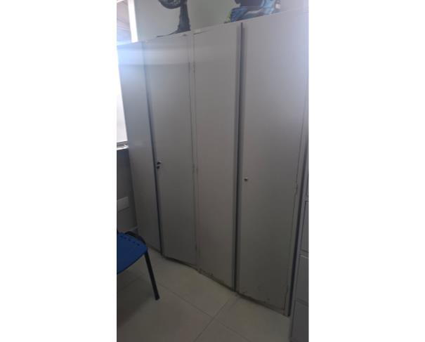 Foto de LOTE CONTENDO ITENS DIVERSOS, COMO MATERIAIS DE INFORMÁTICA, SUPORTES, ARMÁRIOS, ENTRE OUTROS, NO ESTADO EM QUE SE ENCONTRA.