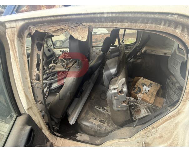Foto de PASSAGEIRO / AUTOMOVEL FIAT/UNO VIVACE 1.0, 2014/2014, ALC/GASOL, BRANCA, CHASSI: 9BD195152E0554231, RENAVAM: 00997096454, NO ESTADO EM QUE SE ENCONTRA. MOTOR AVARIADO.