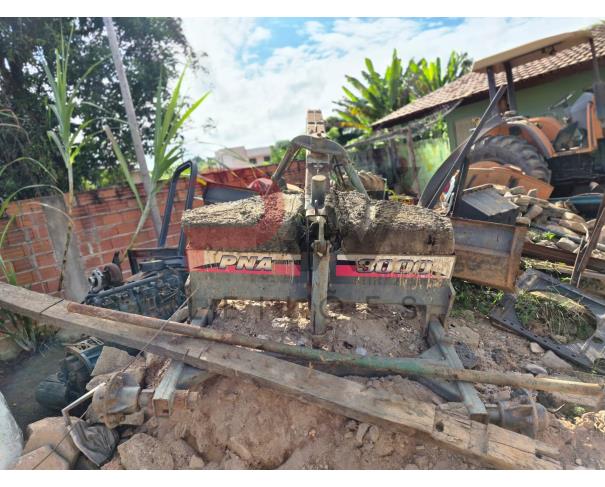 Foto de LOTE CONTENDO LAMINA NIVELADORA PNA 3000, NO ESTADO EM QUE SE ENCONTRA.