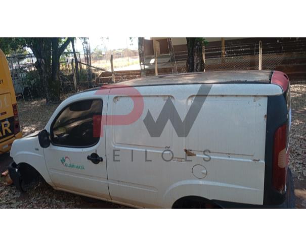 Foto de CAMINHONE FIAT/DOBLO AMBULANCIA, ALCOOL/GASOLINA, BRANCA, 2014/2014, CHASSI: ...38591, NO ESTADO EM QUE SE ENCONTRA.