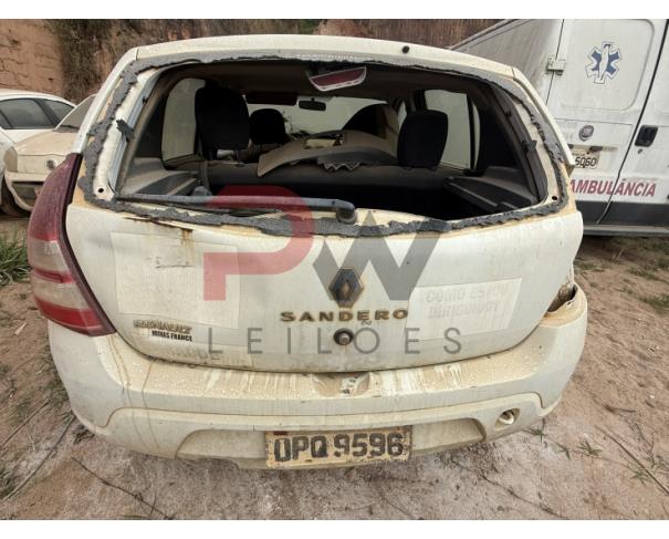 Foto de AUTOMOVEL RENAULT/SANDERO AUT1016V, ALCOOL/GASOLINA, BRANCA, 2013/2014, CHASSI: 93YBSR6RHEJ774291, RENAVAM: 00553453327, NO ESTADO EM QUE SE ENCONTRA.