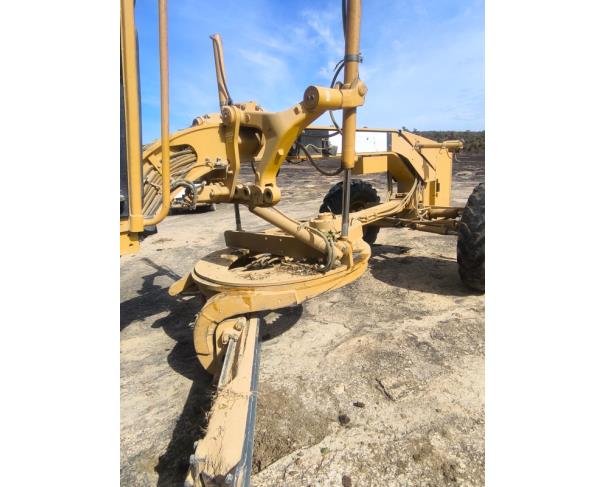 Foto de MOTONIVELADORA CATERPILLAR, 120K, AMARELA, ANO 2011, Nº DE IDENT: CAT0120KEJAP01086, Nº DE SÉRIE: KHX32551, NO ESTADO EM QUE SE ENCONTRA.