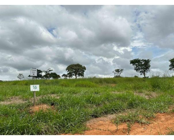 Foto de Chácara 16, Quadra 07, localizada na Rua F, no Chacreamento Espelho D’Água, em Abaeté/MG, com área total de 1.000,00 m², matrícula nº 29.154 do CRI de Abaeté/MG.