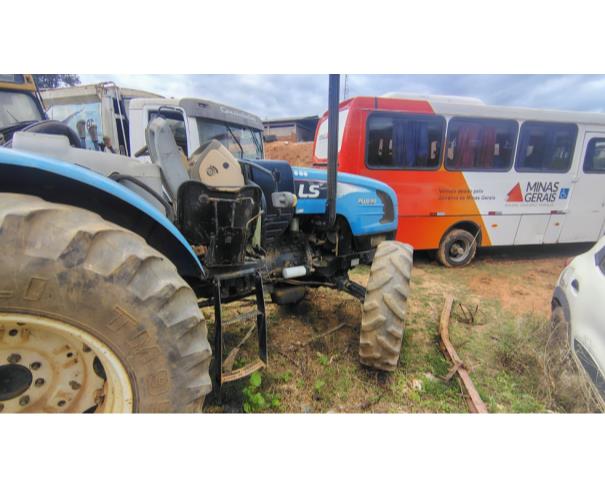 Foto de LOTE CONTENDO 01 TRATOR LS 90, Nº DE SERIE: 10900000129, NO ESTADO EM QUE SE ENCONTRA.