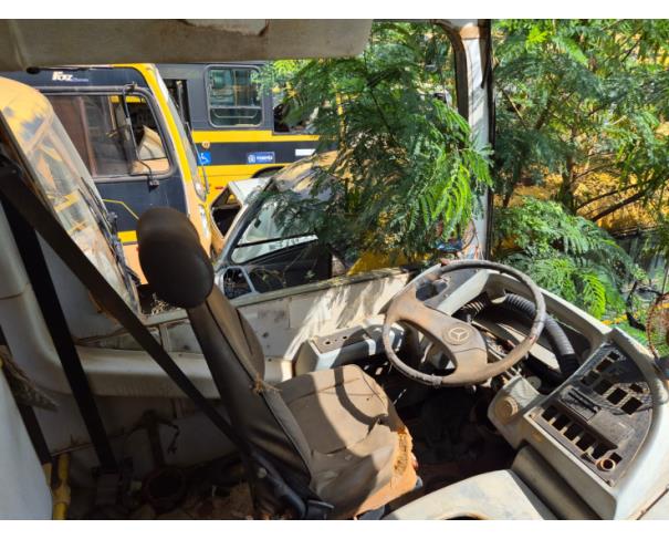 Foto de ONIBUS M.BENZ/INDUSCAR FOZ U, DIESEL, AMARELA, 2010/2010, CHASSI: 9BM384067AB723711, RENAVAM: 00226537030, NO ESTADO EM QUE SE ENCONTRA.