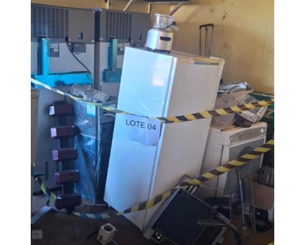 Foto de LOTE CONTENDO ELETRODOMÉSTICOS, EQUIPAMENTOS E MATERIAIS DIVERSOS, NO ESTADO EM QUE SE ENCONTRAM. 
