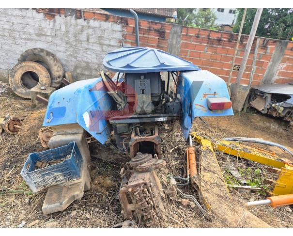 Foto de LOTE CONTENDO  TRATOR NEW HOLLAND DESMONTADO, NO ESTADO EM QUE SE ENCONTRA.