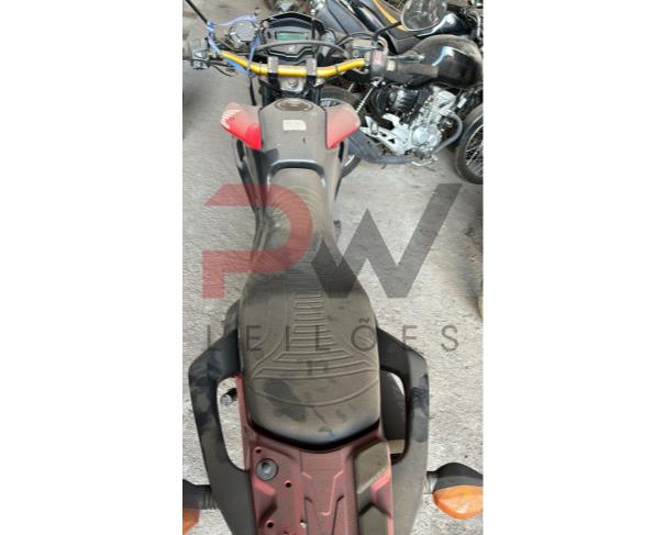 Foto de PASSAGEIRO / HONDA / NXR160 BROS ESDD / Placa: OOI9724 / UF: MG / Município: Pitangui / Ano fabricação: 2014 / Ano modelo: 2014 / Cor: VERMELHA / Chassi: 9C2KD0810FR410258 / Motor: KD08E1F410258 / RENAVAM: 01033508931, NO ESTADO EM QUE SE ENCONTRA. 