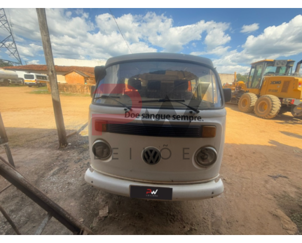 Foto de MICROONIB VW/KOMBI LOTACAO, ALCOOL, BRANCA, 2002/2003, CHASSI: ...06327, NO ESTADO EM QUE SE ENCONTRA.