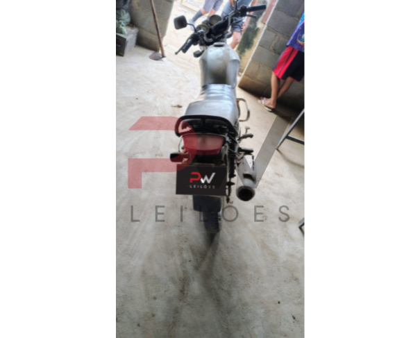 Foto de MOTOCICLE YAMAHA/YBR 125K, 2005/2006, PRATA, GASOLINA, CHASSI: ...11279, NO ESTADO EM QUE SE ENCONTRA.