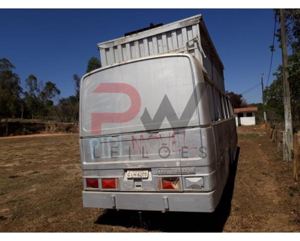 Foto de PASSAGEIRO / ONIBUS M.B./M.BENZ OF 1113, 1985/1985, PLACA GVH-8205, RENAVAM 00240085795, CHASSI: 34405811665193, NO ESTADO EM QUE SE ENCONTRA.