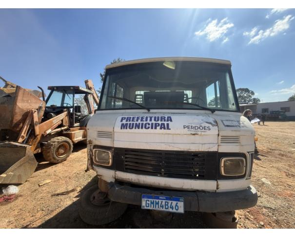 Foto de CAMINHAO, M.BENZ/L 608 D, BRANCA, 1984/1984, DIESEL, CHASSI: 30830212653822, RENAVAM: 00247959189, NO ESTADO EM QUE SE ENCONTRA.
