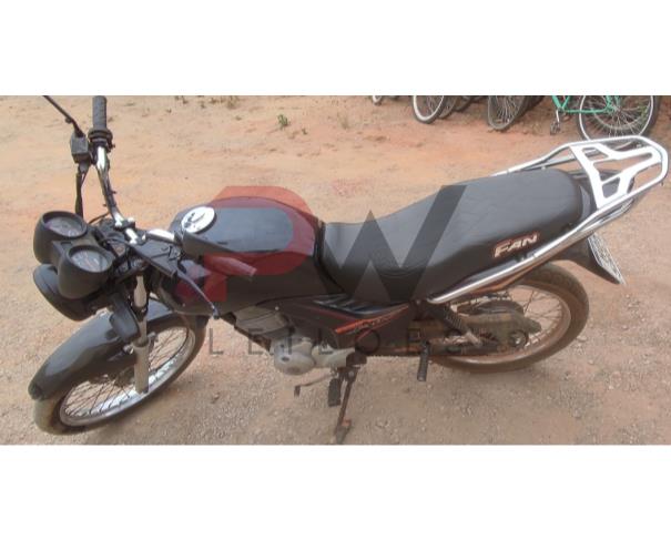Foto de PASSAGEIRO / HONDA / CG 150FAN ESI / PLACA: HOH-5782 / UF: MG / MUNICÍPIO: GONZAGA /ANO FABRICAÇÃO: 2012 / ANO MODELO: 2012 / PRETA /CHASSI: 9C2KC1670CR488500 / MOTOR: KC16E7C488500 /RENAVAM: 00461731720, NO ESTADO EM QUE SE ENCONTRA.