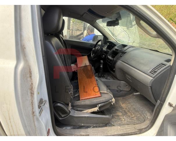 Foto de CARGA / CAMINHONETE I/FORD RANGER XL 4X4 CS4 22H, 2013/2014, DIESEL, BRANCA, CHASSI: 8AFAR21N4EJ200874, RENAVAM: 00995209456, NO ESTADO EM QUE SE ENCONTRA. MOTOR AVARIADO.