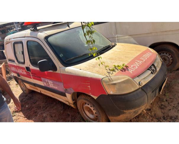 Foto de CAMINHONETE I/PEUGEOT PART GREENCAR, ALCOOL/GASOLINA, BRANCA, 2017/2018, CHASSI: 8AEGCN6A8JG512231, RENAVAM: 01148869465, NO ESTADO EM QUE SE ENCONTRA.