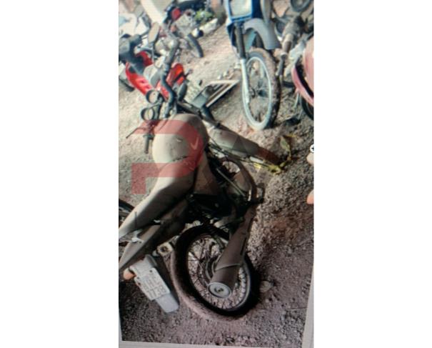 Foto de PASSAGEIRO / HONDA / CG 150 TITAN KS / Placa: HHC7738 / UF: MG / Município: Juiz de Fora / Ano fabricação: 2008 / Ano modelo: 2008 / Cor: CINZA / Chassi: 9C2KC08108R164872 / Motor: KC08E18164872 / RENAVAM: 00963192060, NO ESTADO EM QUE SE ENCONTRA.