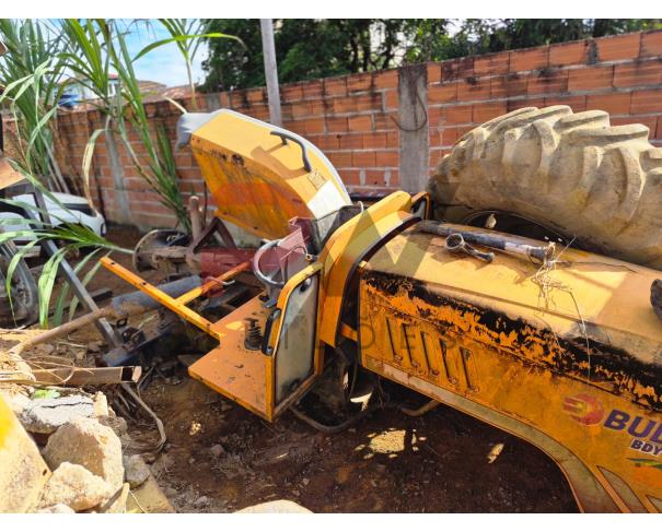 Foto de LOTE CONTENDO TRATOR BUDNY DESMONTADO , 2015/2015, Nº DE SÉRIE: B1S484257,  NO ESTADO EM QUE SE ENCONTRA.