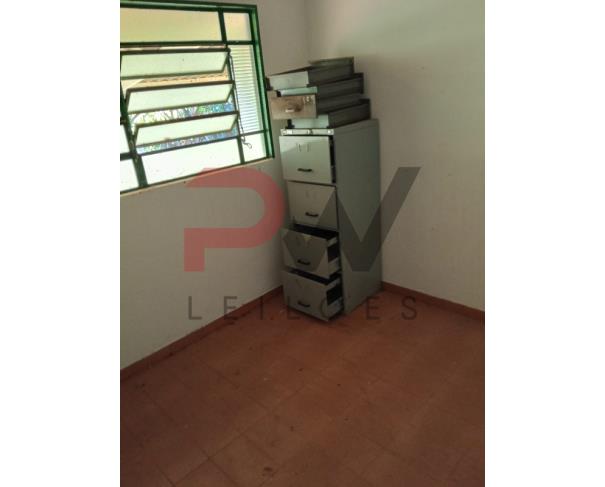 Foto de LOTE CONTENDO SUCATA DE BENS DIVERSOS, COMO MOBILIÁRIOS, ELETRODOMÉSTICOS, MATERIAIS DE INFORMÁTICA, ENTRE OUTROS, NO ESTADO EM QUE SE ENCONTRA.