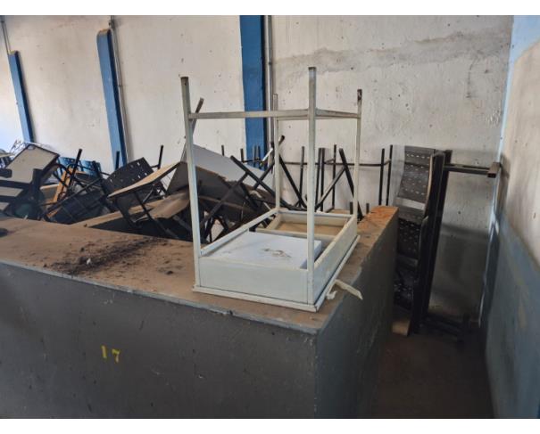 Foto de LOTE CONTENDO SUCATAS DIVERSAS, MOBILIÁRIO (CADEIRAS, ARMÁRIOS) EQUIPAMENTOS DIVERSOS, HOSPITALARES, DENTRE OUTROS, NO ESTADO EM QUE SE ENCONTRAM. 