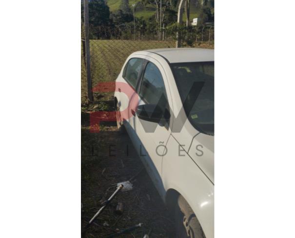 Foto de PAS/AUTOMOVEL VW/NOVO GOL TL MCV, ALCOOL/GASOLINA, 2017/2017, BRANCA, CHASSI: 9BWAG45U1HP137878, RENAVAM:01120147643, NO ESTADO EM QUE SE ENCONTRA.