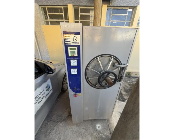 Foto de LOTE CONTENDO AUTOCLAVE, NO ESTADO EM QUE SE ENCONTRA.