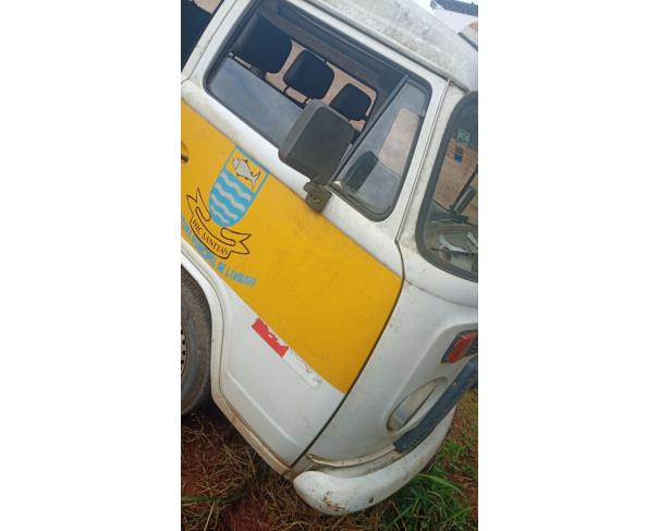 Foto de MICROONIBUS, VW/KOMBI ESCOLAR, BRANCA, 2010/2010, ALCOOL/GASOLINA, CHASSI: 9BWMF07X8AP024709, RENAVAM: 00214539490, NO ESTADO EM QUE SE ENCONTRA.