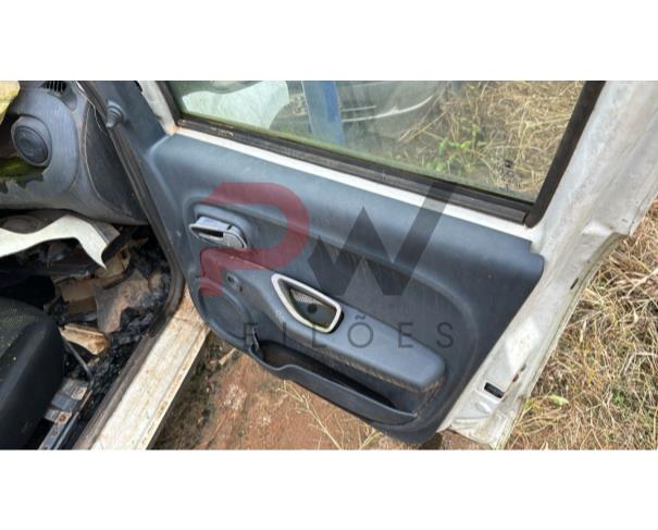 Foto de AUTOMOVEL FIAT/MOBI EASY, ALCOOL/GASOLINA, BRANCA, 2017/2018, CHASSI: ...02138, NO ESTADO EM QUE SE ENCONTRA.