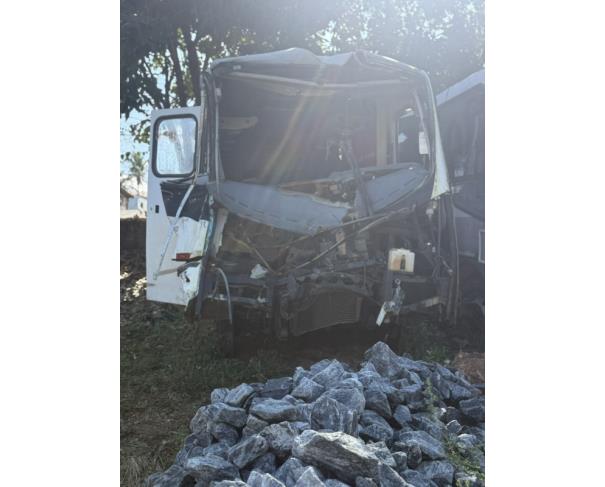 Foto de ONIBUS, M.BENZ/MASCA GRANMICRO O, BRANCA, 2018/2019, DIESEL, CHASSI: 9BM979277KB089816, RENAVAM: 01200042775, NO ESTADO EM QUE SE ENCONTRA. OBS: IMPEDIMENTO ADM.DANO MEDIA MONTA