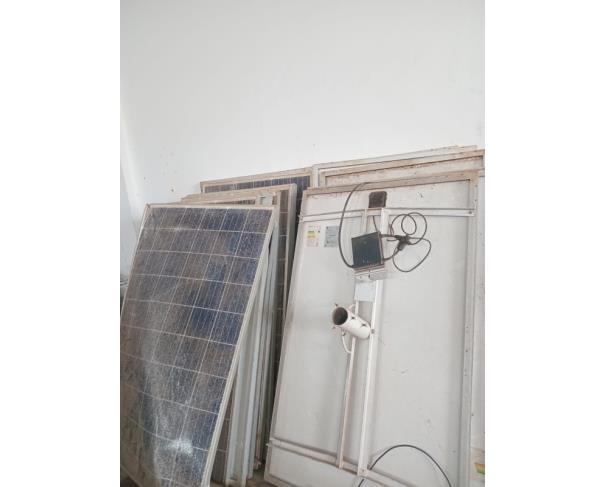 Foto de LOTE CONTENDO FIOS E PLACAS SOLARES, NO ESTADO EM QUE SE ENCONTRA.