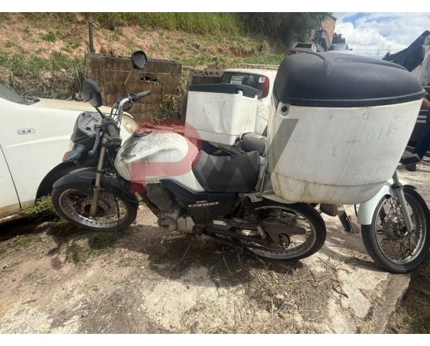 Foto de CARGA / MOTOCICLETA HONDA/CG 125 CARGO KS, 2014/2014, GASOLINA, BRANCA, CHASSI: 9C2JC4130ER000682, RENAVAM: 01012988276, NO ESTADO EM QUE SE ENCONTRA. MOTOR COM AVARIAS.