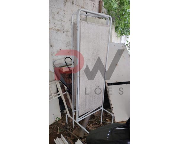 Foto de LOTE DE SUCATAS DIVERSAS ( PNEUS, MATERIAL DE INFORMATICA, MATERIAL HOSPITALAR, CADEIRAS, ETC), NO ESTADO EM QUE SE ENCONTRA.