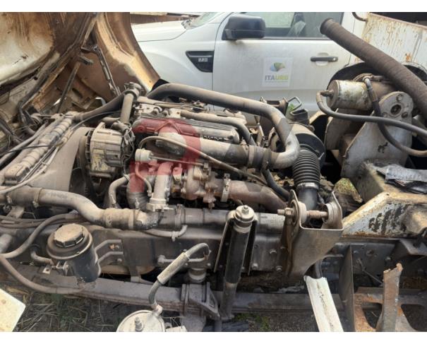Foto de CARGA / CAMINHAO VW/8.150, 2000/2000, DIESEL, CHASSI: 9BWV2VD23YRY05528, RENAVAM: 00736861688, NO ESTADO EM QUE SE ENCONTRA. MOTOR AVARIADO. ESTA SEM UMA RODA DIANTEIRA.