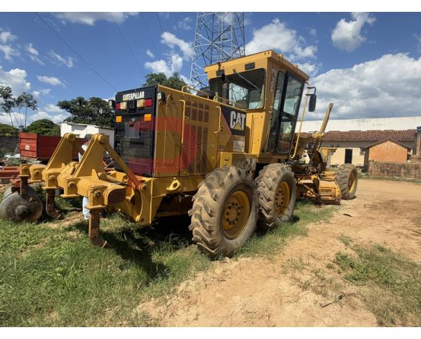 Foto de MOTONIVELADORA CATERPILLAR 120K, AMARELA, CAT0120KLJAP05278, ANO 2014, NO ESTADO EM QUE SE ENCONTRA.