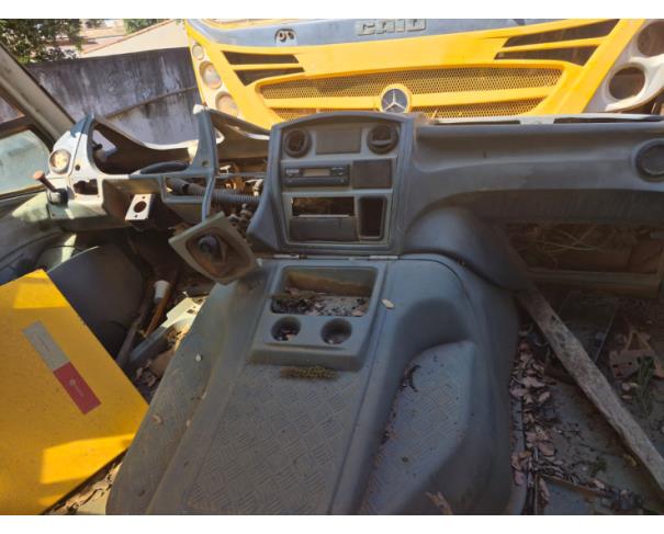 Foto de ONIBUS MARCOPOLO/VOLARE V8L ESC, DIESEL, AMARELA, 2009/2009, CHASSI: 93PB42G3P9C030307, RENAVAM: 00184364205, NO ESTADO EM QUE SE ENCONTRA. 