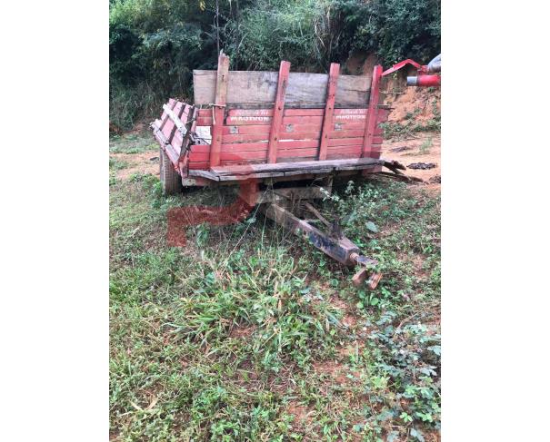 Foto de CARRETA AGRICOLA, COR VERMELHA, NO ESTADO EM QEU SE ENCONTRA.