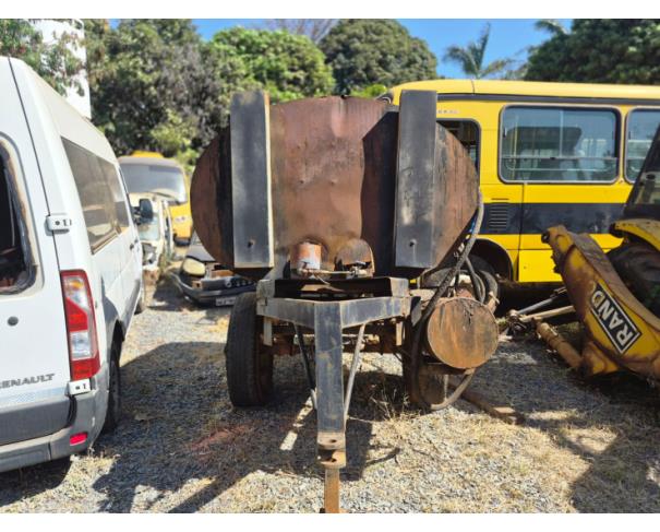 Foto de LOTE CONTENDO UMA CALDEIRA (TANQUE ESPARGIDOR DE ASFALTO), NO ESTADO EM QUE SE ENCONTRA.