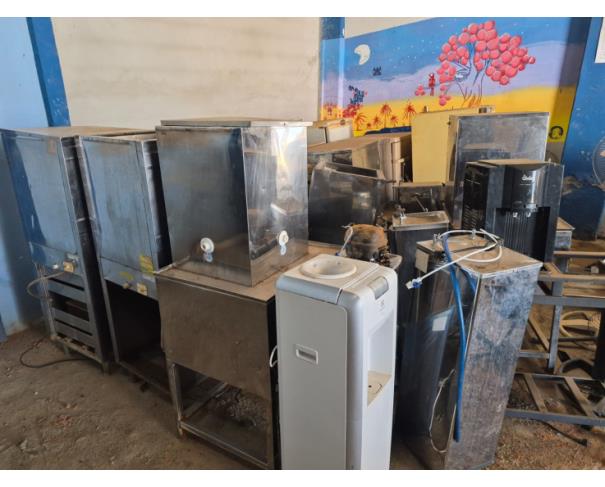 Foto de LOTE CONTENDO SUCATAS DE INFORMÁTICA, ELETRÔNICOS (COMPUTADORES, MONITORES, IMPRESSORAS, ELETRÔNICOS), ELETRODOMESTICOS (GELADEIRA, VENTILADORES, EXAUSTOR, BEBEDOUROS, FOGÕES, TV), DENTRE OUTROS, NO ESTADO EM QUE SE ENCONTRAM. 