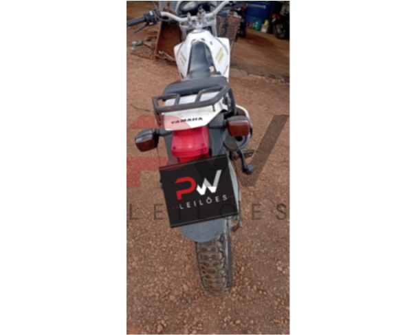Foto de MOTOCICLE YAMAHA/XTZ 125K, GASOLINA, BRANCA, 2007/2008, CHASSI: ...24917, NO ESTADO EM QUE SE ENCONTRA.