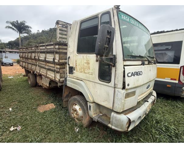 Foto de CAMINHAO FORD/CARGO 815 E, DIESEL, BRANCA, 2010/2011, CHASSI: 9BFVCE1N5BBB71525, RENAVAM: 00283865016, NO ESTADO EM QUE SE ENCONTRA.