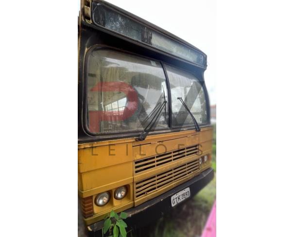 Foto de Ônibus MB 1113, placa GTK-3593, cor amarelo, chassi 34405811657903, ano/modelo 1984/1985. No estado e condições que se encontra.