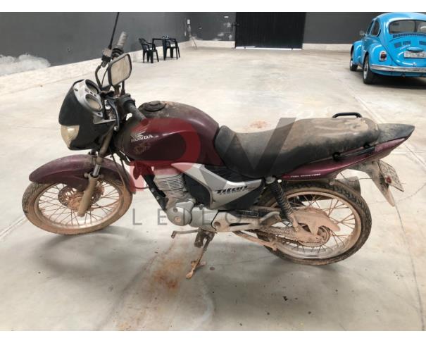 Foto de PASSAGEIRO / HONDA / CG 150 TITAN ESD /Placa: HBJ2927 / UF: MG / Município: Ubá / Ano fabricação: 2011 / Ano modelo: 2011 / Cor: VERMELHA / Chassi: 9C2KC1650BR552047 / Motor: KC16E5B552047 / RENAVAM: 00343249669, NO ESTADO EM QUE SE ENCONTRA. 