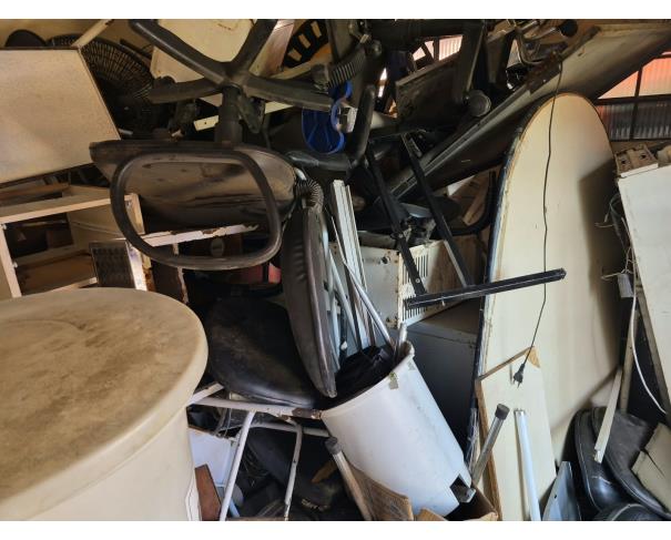 Foto de LOTE COMPOSTO POR SUCATA DE: MATERIAL HOSPITALAR, MOBILIÁRIOS, ELETRODOMÉSTICOS, CÂMARA FRIA, NO ESTADO EM QUE SE ENCONTRAM.