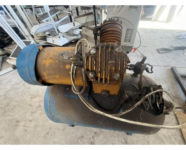 Foto de LOTE CONTENDO COMPRESSOR, NO ESTADO EM QUE SE ENCONTRA.