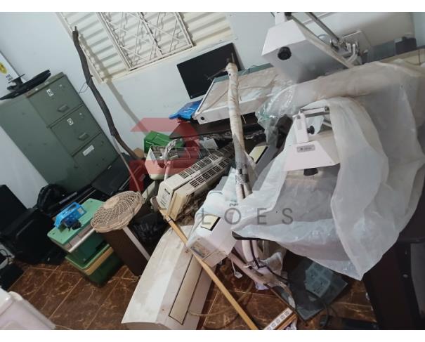 Foto de SUCATAS FERROSAS, SUCATAS ODONTOLÓGICAS, SUCATAS HOSPITALARES, ENTRE OUTROS, NO ESTADO EM QUE SE ENCONTRA.