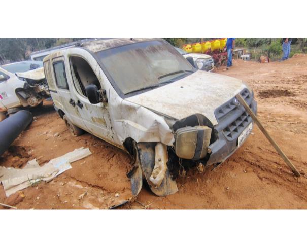 Foto de SUCATA SEM BAIXA - FIAT/DOBLO RONTAN AMB2, 2009/2009, ANTIGA PLACA HMH-6726, NO ESTADO EM QUE SE ENCONTRA.