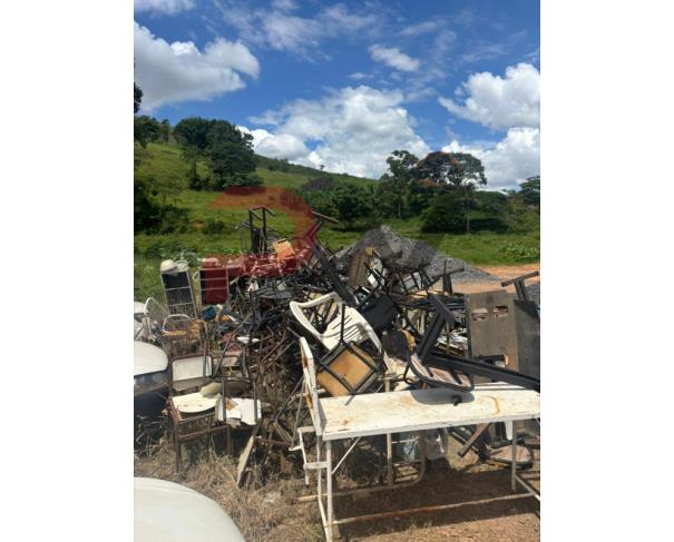 Foto de LOTE CONTENDO SUCATA DE FERRO, MATERIAL ODONTOLOGICO E INFORMATICA, NO ESTADO EM QUE SE ENCONTRA.