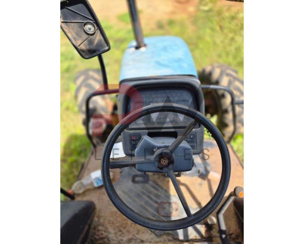 Foto de LOTE CONTENDO TRATOR NEW HOLLAND TT4030, AZUL, ANO: 2011, Nº DE SÉRIE: ZBCBB5539, NO ESTADO EM QUE SE ENCONTRA.
