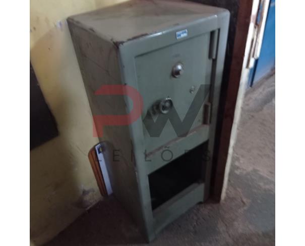 Foto de LOTE CONTENDO MOBILIÁRIOS DIVERSOS, NO ESTADO EM QUE SE ENCONTRAM. 