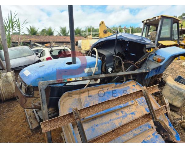 Foto de LOTE CONTENDO  TRATOR NEW HOLLAND DESMONTADO, NO ESTADO EM QUE SE ENCONTRA.